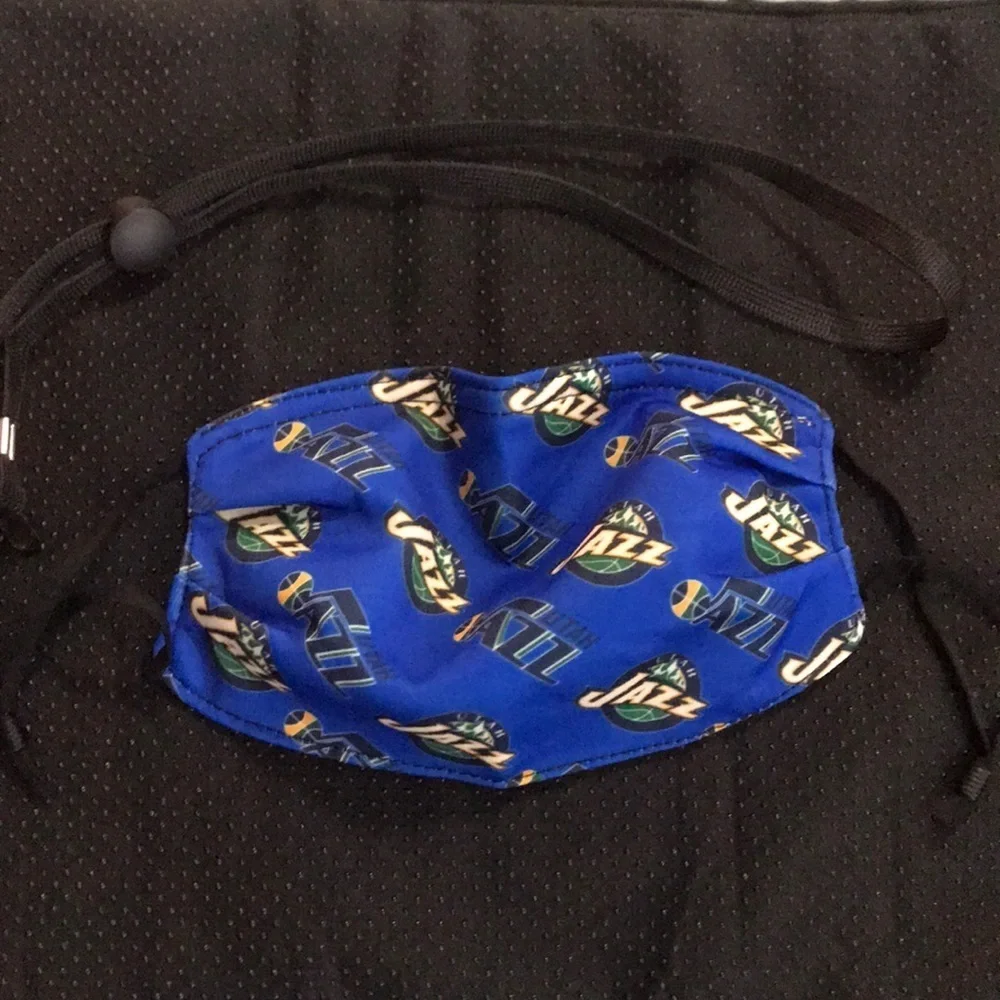 6/$20 New Utah Jazz face mask and lanyard